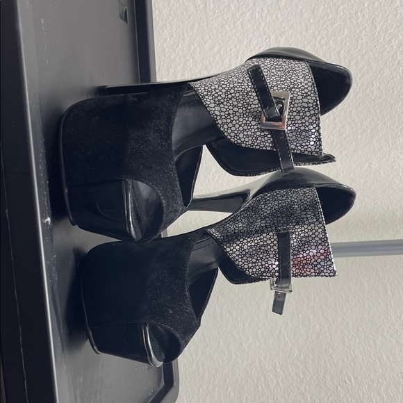 Shoe Dazzle Black and Silver Heels - Picture 1 of 4